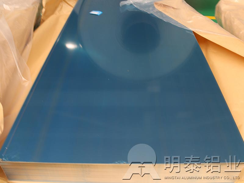 大海中远航者舰船，铝合金船舶龙骨助力起航