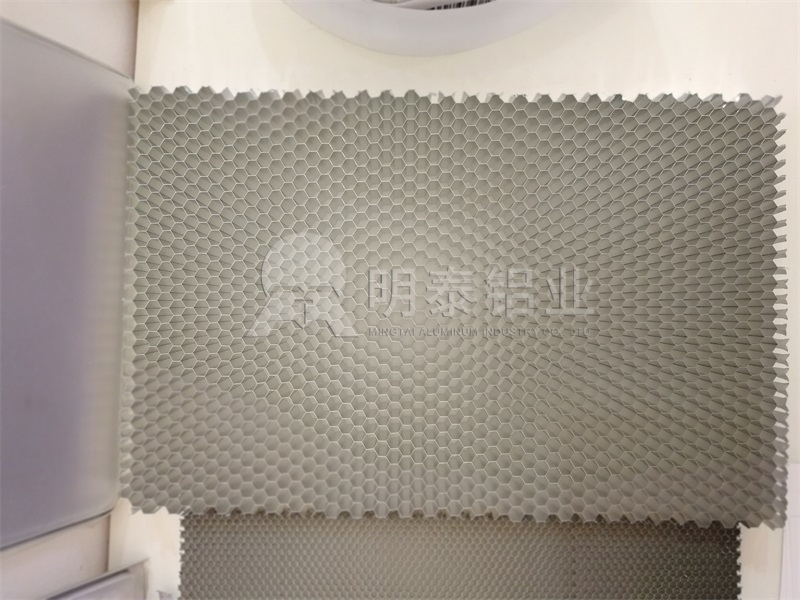 永信贵宾会3004蜂窝铝箔